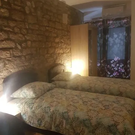 Apartment Studio Apartman Via *
