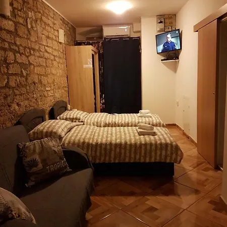 Studio Apartman Via *