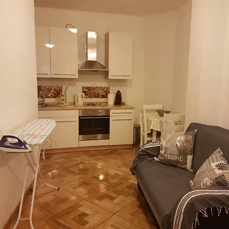 Studio Apartman Via *